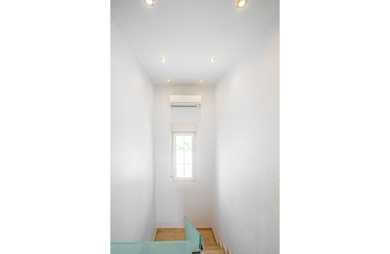 Resale - Villa - La Zenia