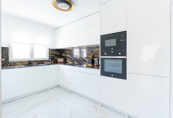 Rynek wtórny - Szeregowiec - Torrevieja - Punta Prima