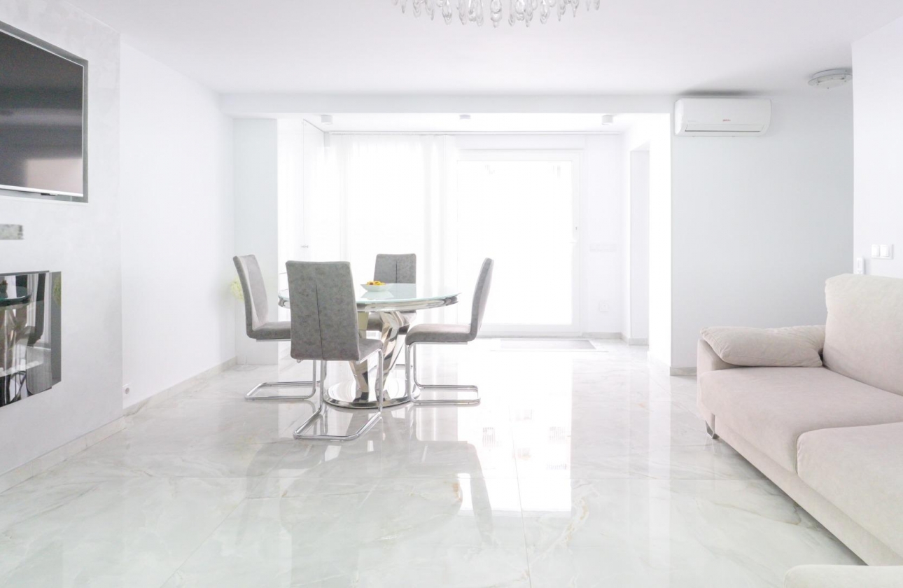 Rynek wtórny - Szeregowiec - Torrevieja - Punta Prima