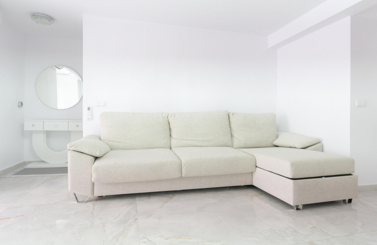 Rynek wtórny - Szeregowiec - Torrevieja - Punta Prima