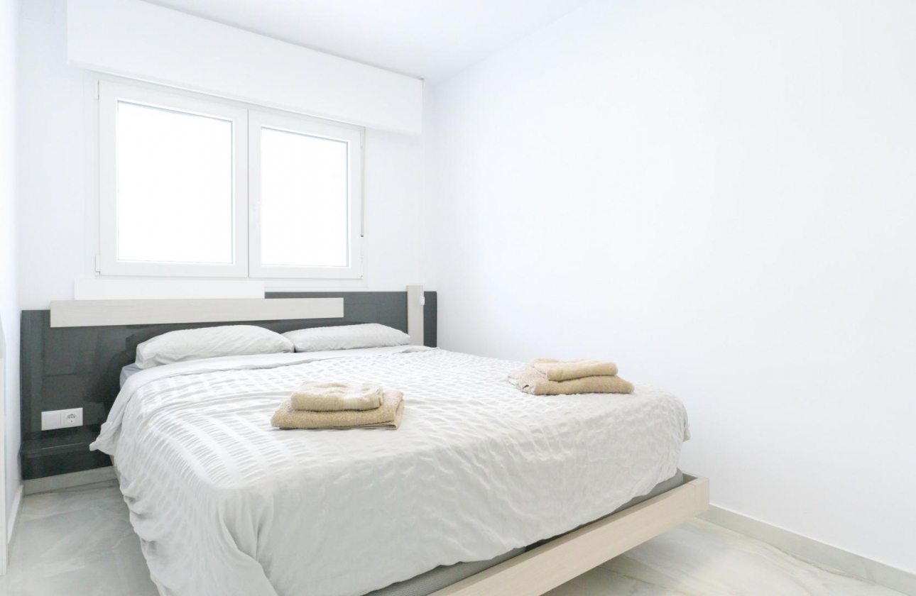 Rynek wtórny - Szeregowiec - Torrevieja - Punta Prima