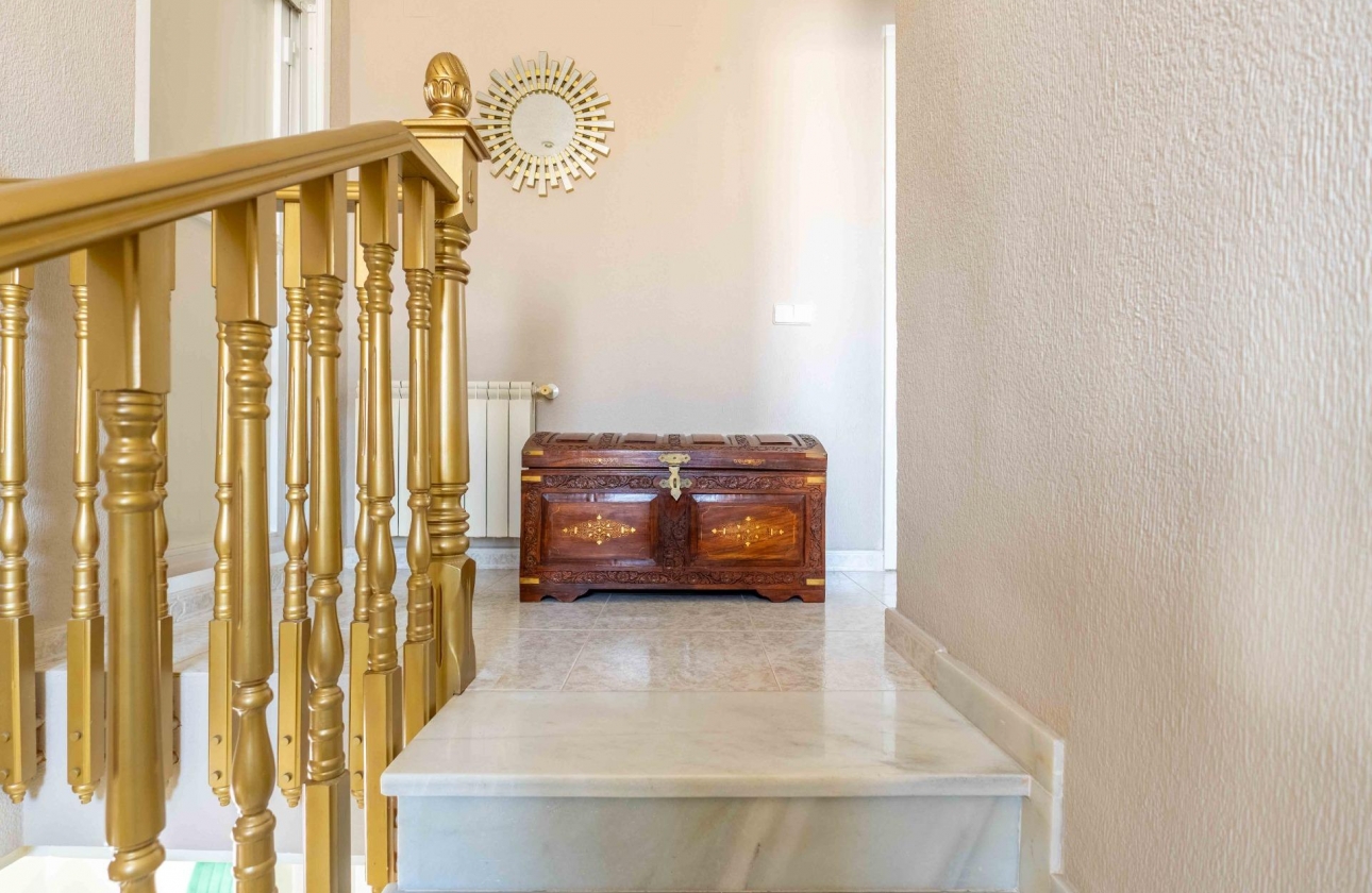 Rynek wtórny - Villa - Orihuela Costa - Punta Prima