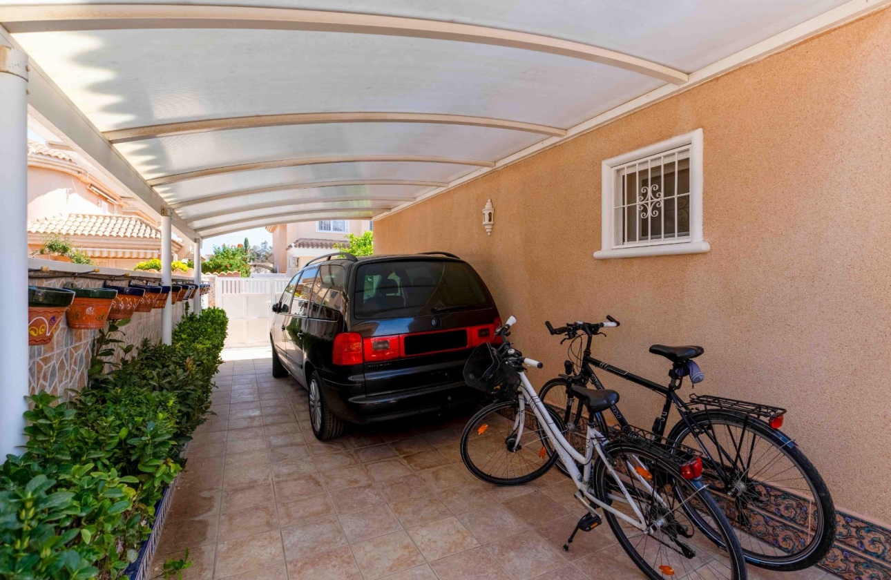 Rynek wtórny - Villa - Orihuela Costa - Punta Prima