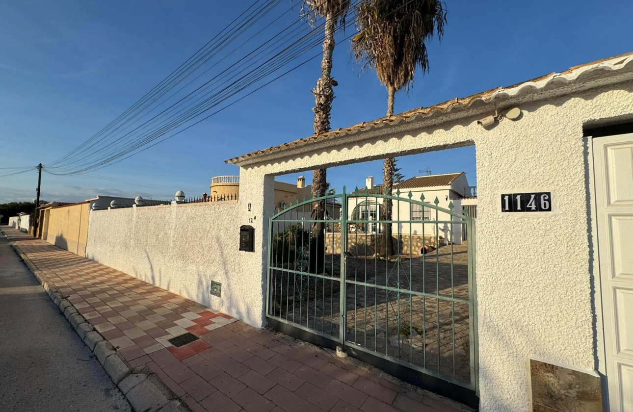 Resale - Villa - Torrevieja - San Luis