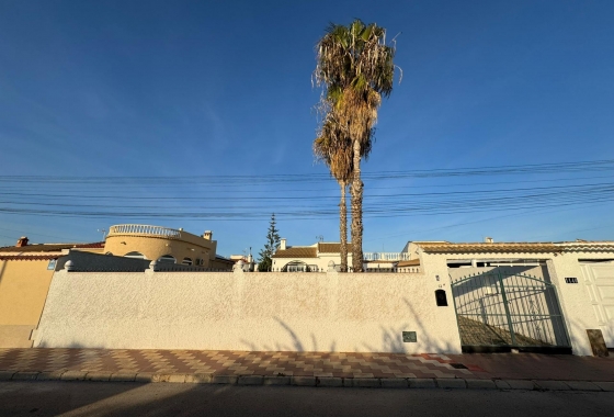 Resale - Villa - Torrevieja - San Luis