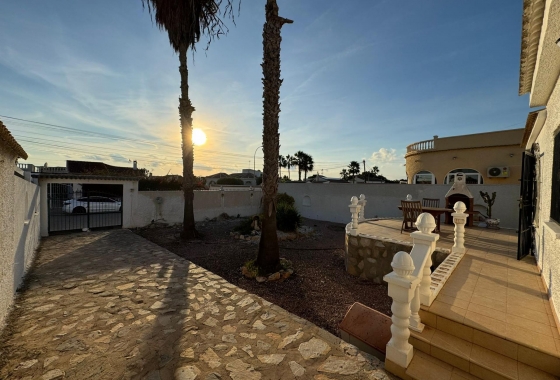 Resale - Villa - Torrevieja - San Luis