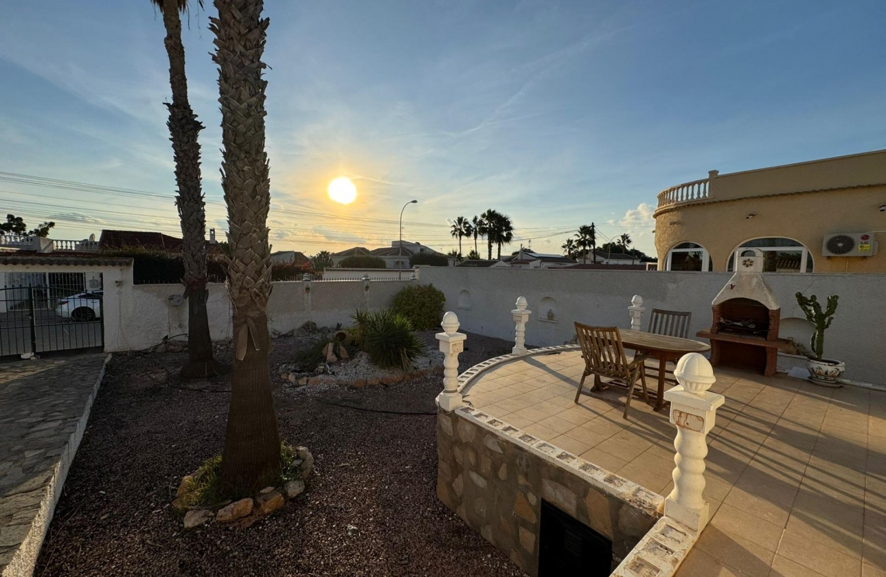 Resale - Villa - Torrevieja - San Luis