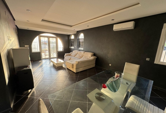 Resale - Villa - Torrevieja - San Luis