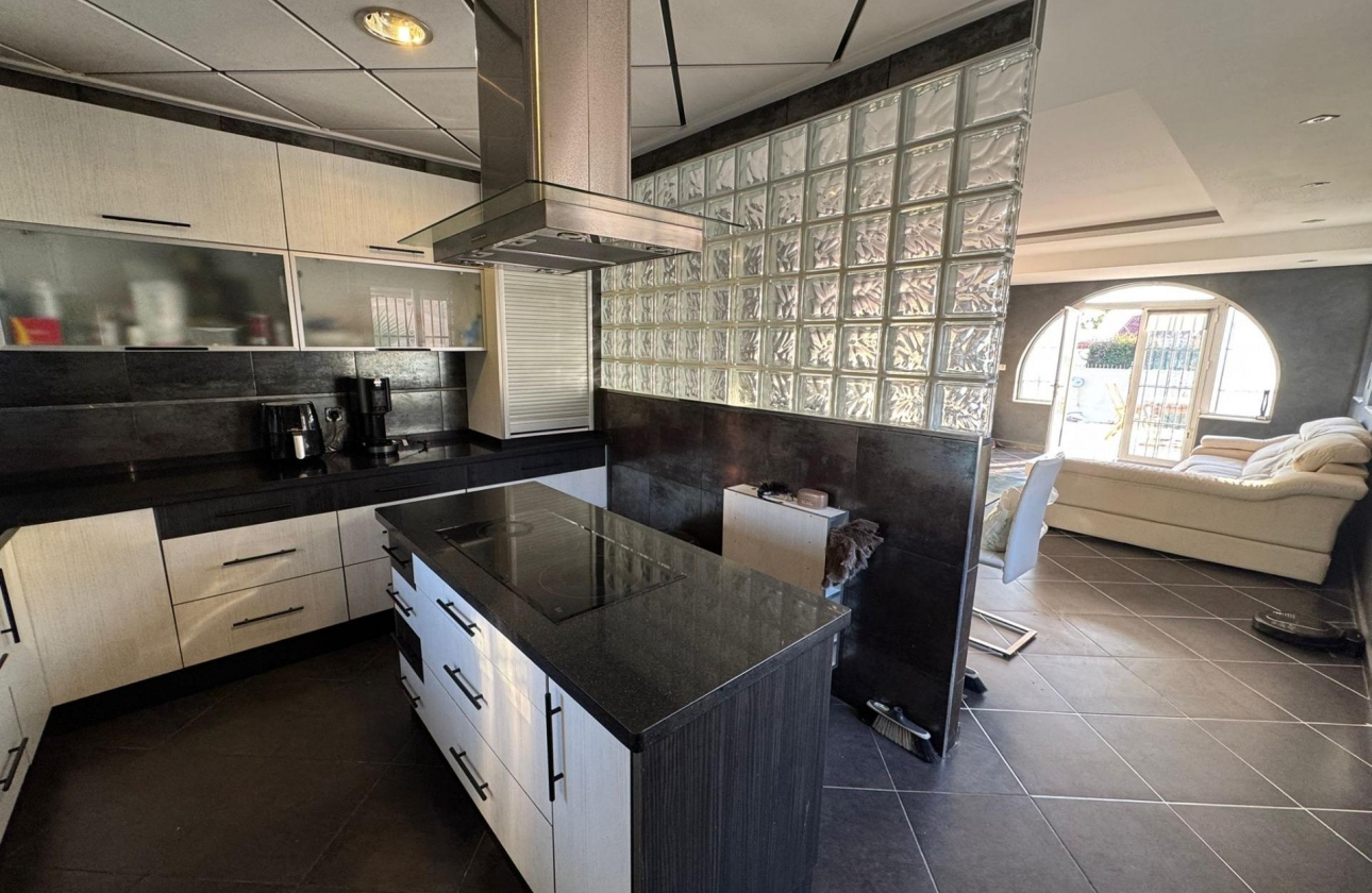 Resale - Villa - Torrevieja - San Luis