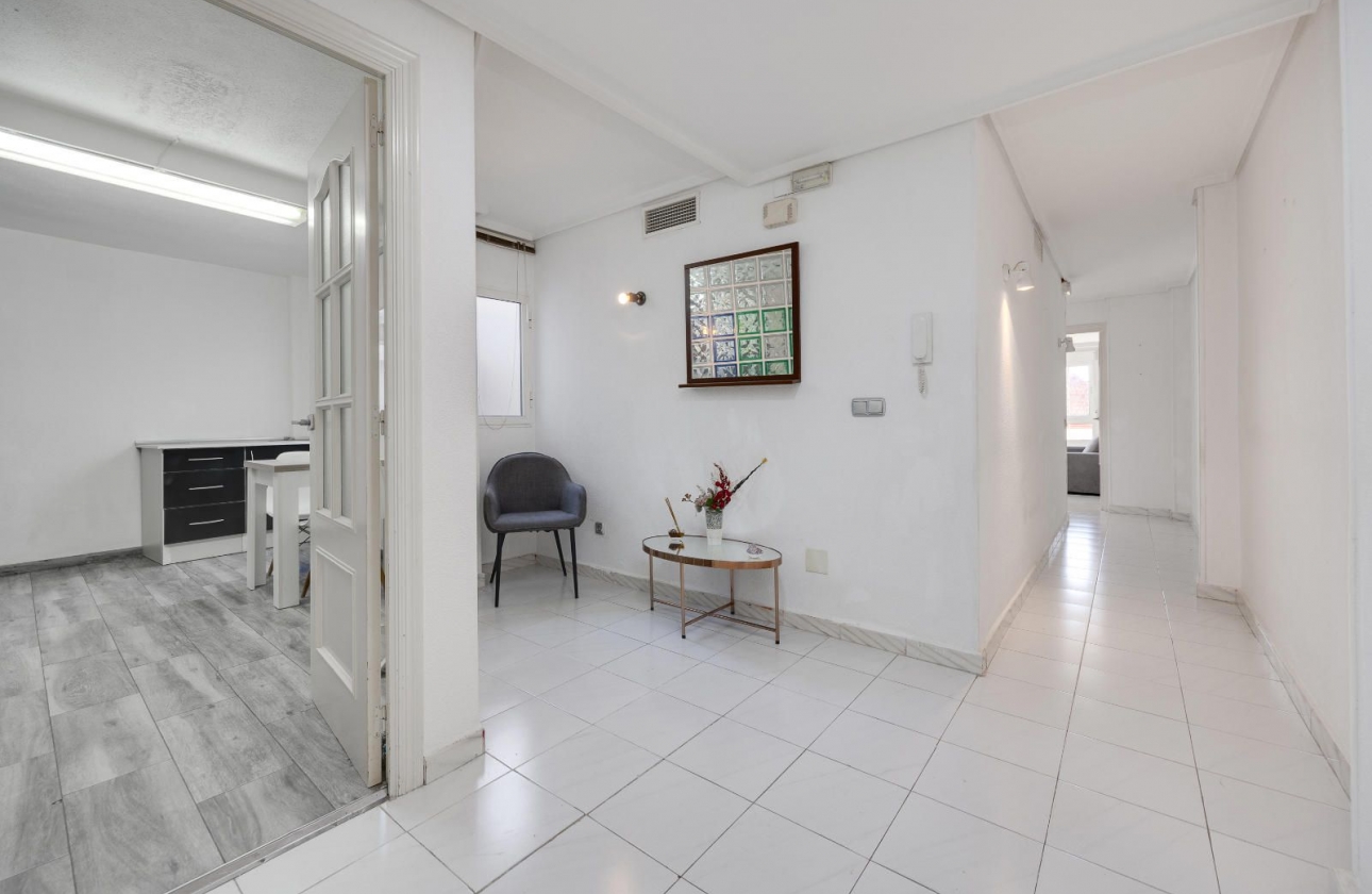 Resale - Apartment - Torrevieja - Centro