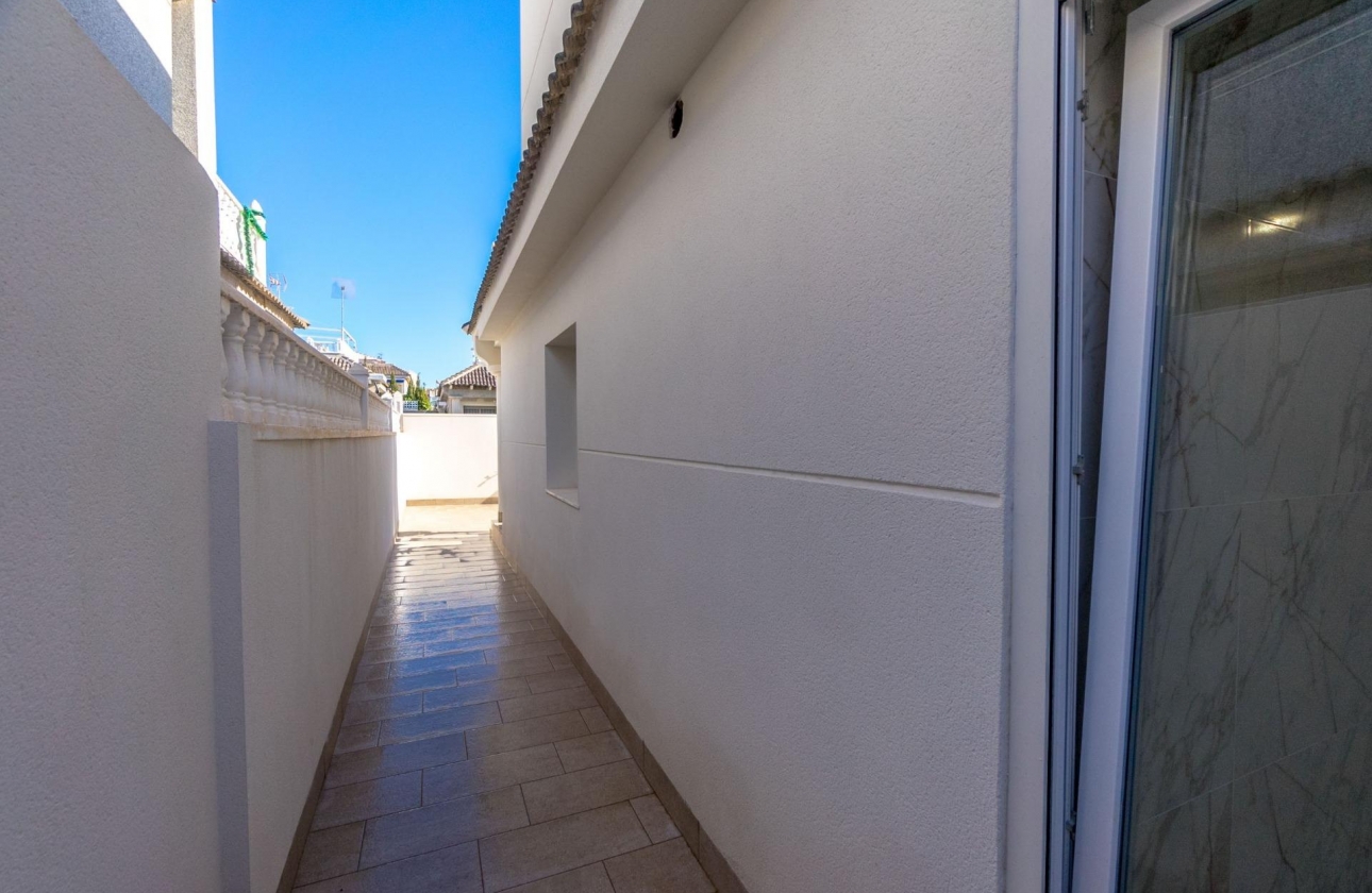 Resale - Villa - Torrevieja - El Chaparral