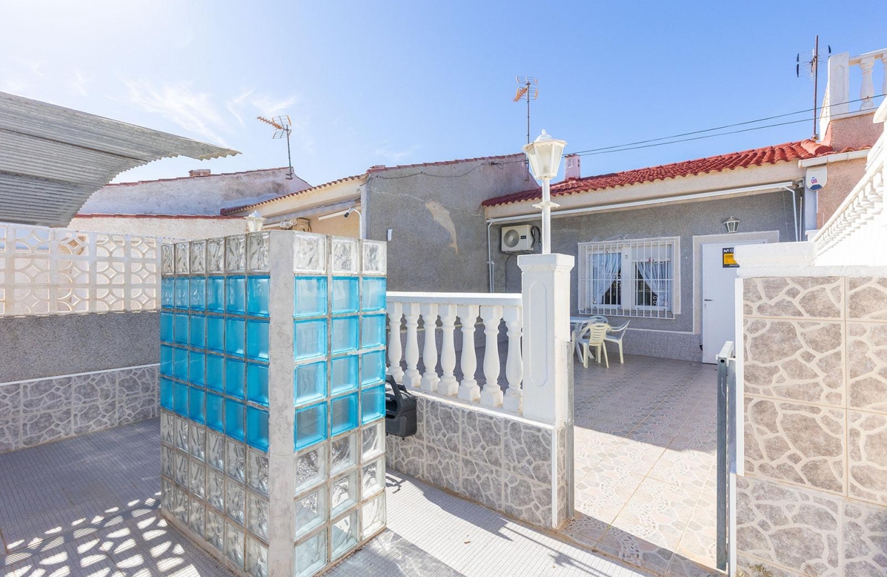 Resale - Bungalow - Torrevieja - La Siesta - El Salado -  Torreta
