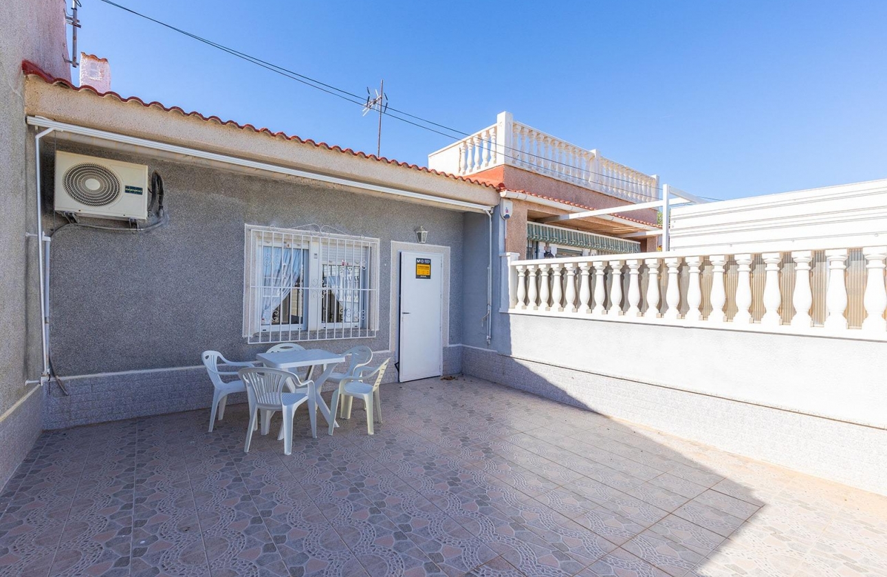 Resale - Bungalow - Torrevieja - La Siesta - El Salado -  Torreta