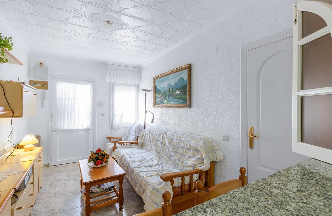 Resale - Bungalow - Torrevieja - La Siesta - El Salado -  Torreta