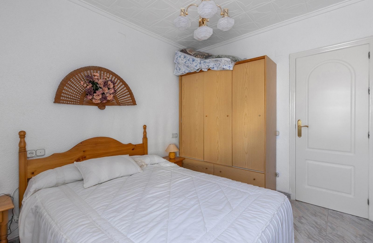 Resale - Bungalow - Torrevieja - La Siesta - El Salado -  Torreta