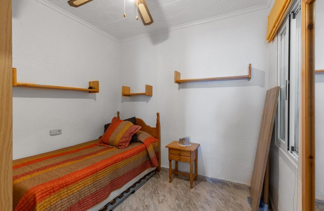 Resale - Bungalow - Torrevieja - La Siesta - El Salado -  Torreta