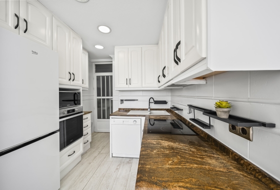 Resale - Apartment - Torrevieja - Puerto