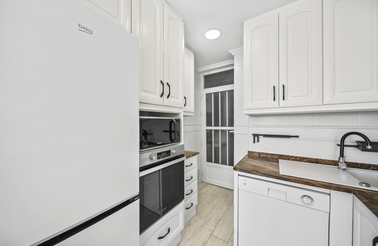 Resale - Apartment - Torrevieja - Puerto