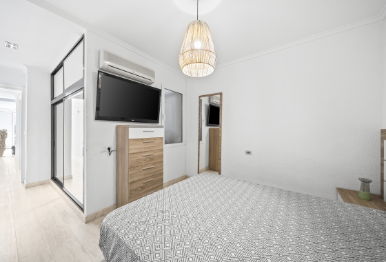 Resale - Apartment - Torrevieja - Puerto