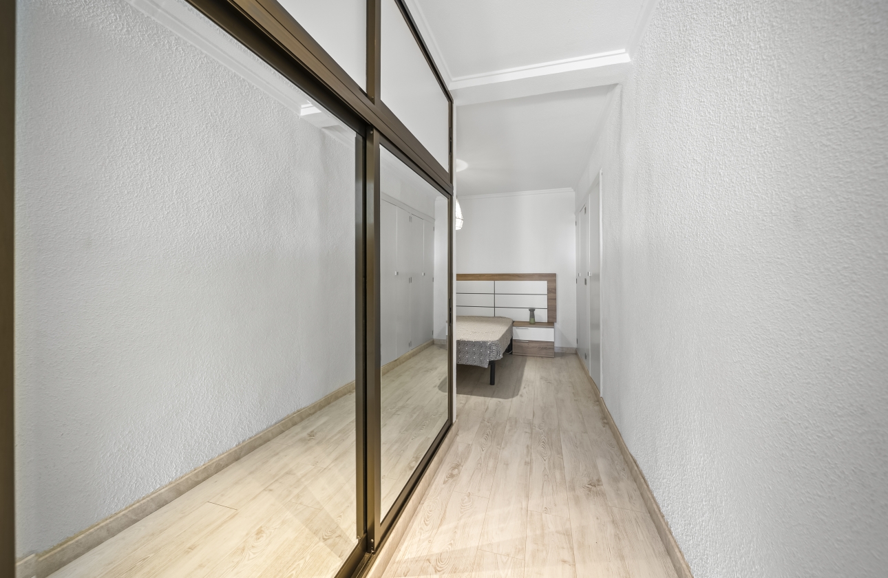 Resale - Apartment - Torrevieja - Puerto