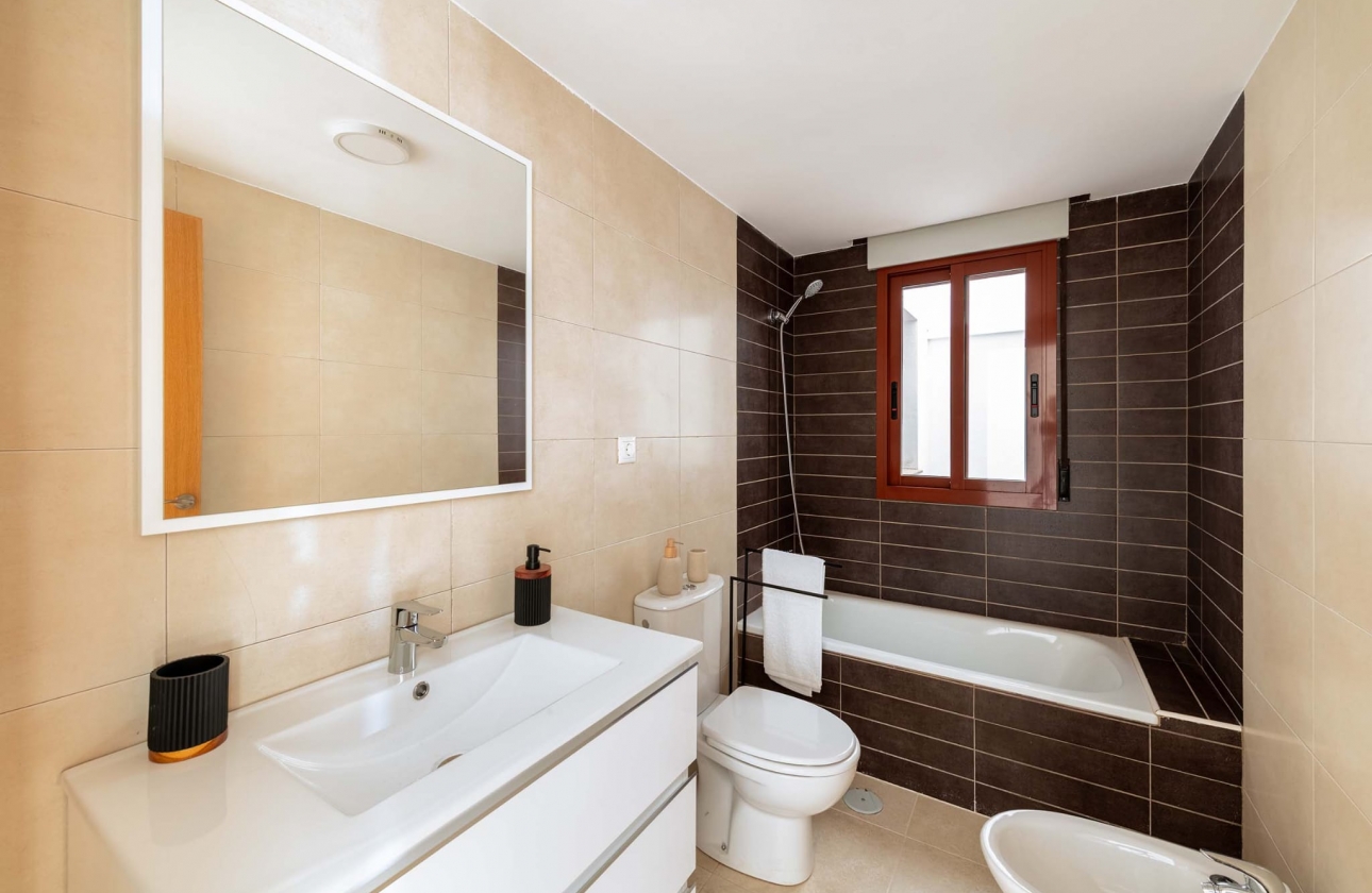 Obra nueva - Apartment - Jerónimo y Avileses