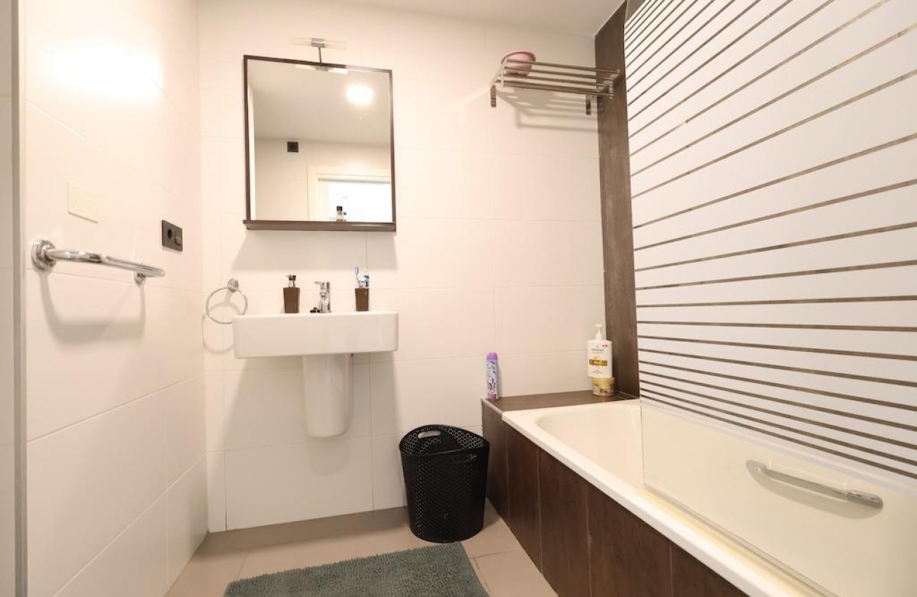 Resale - Bungalow - Orihuela Costa - La Zenia