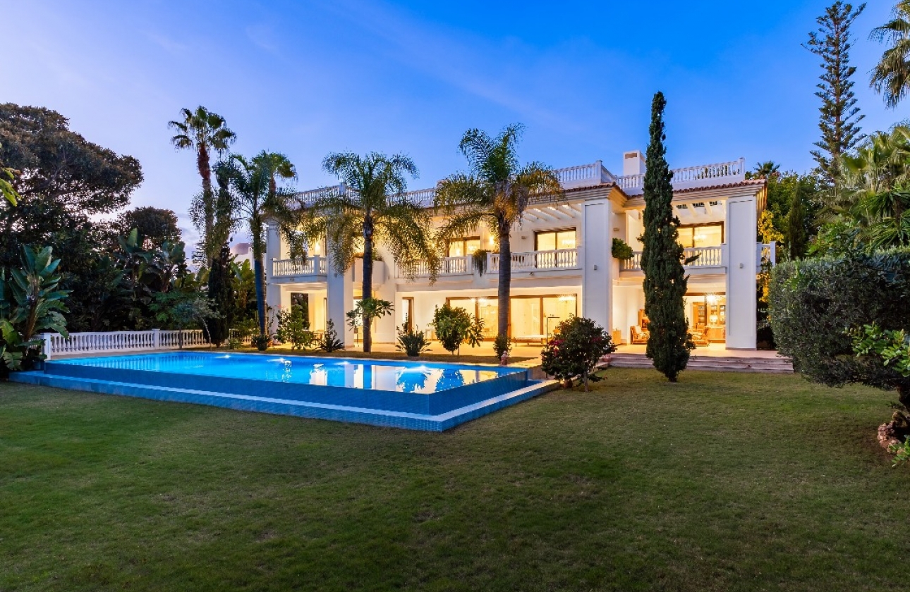 Obra nueva - Villa - Estepona