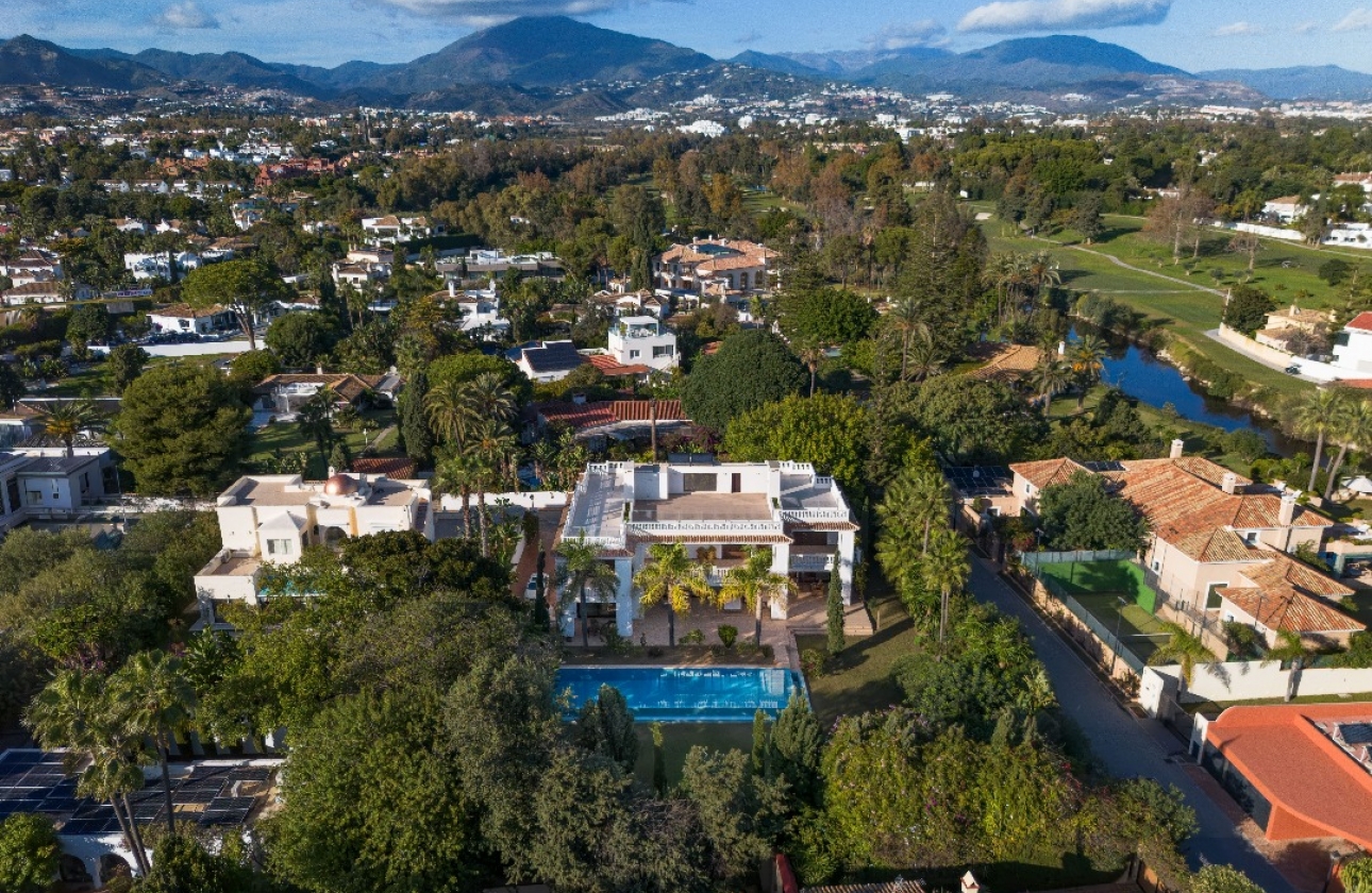 Obra nueva - Villa - Estepona