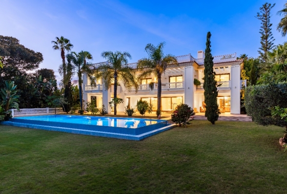 Obra nueva - Villa - Estepona