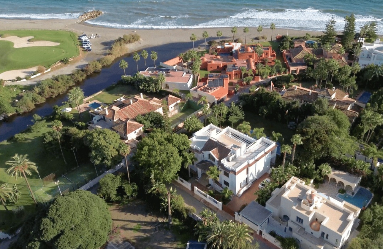 Obra nueva - Villa - Estepona