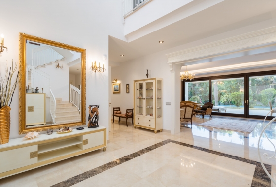Obra nueva - Villa - Estepona