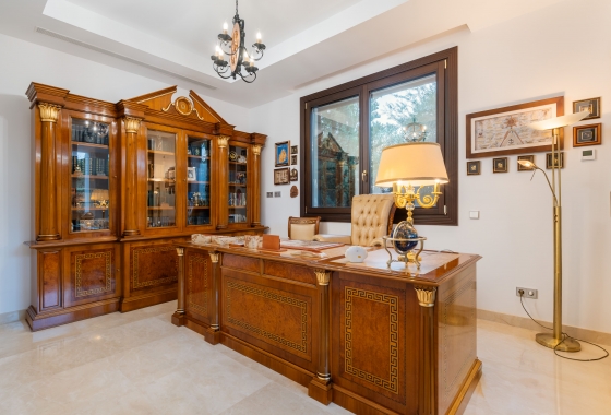 Obra nueva - Villa - Estepona