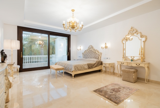 Obra nueva - Villa - Estepona