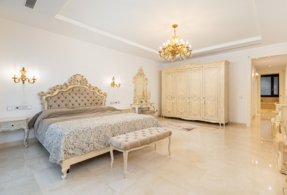 Obra nueva - Villa - Estepona