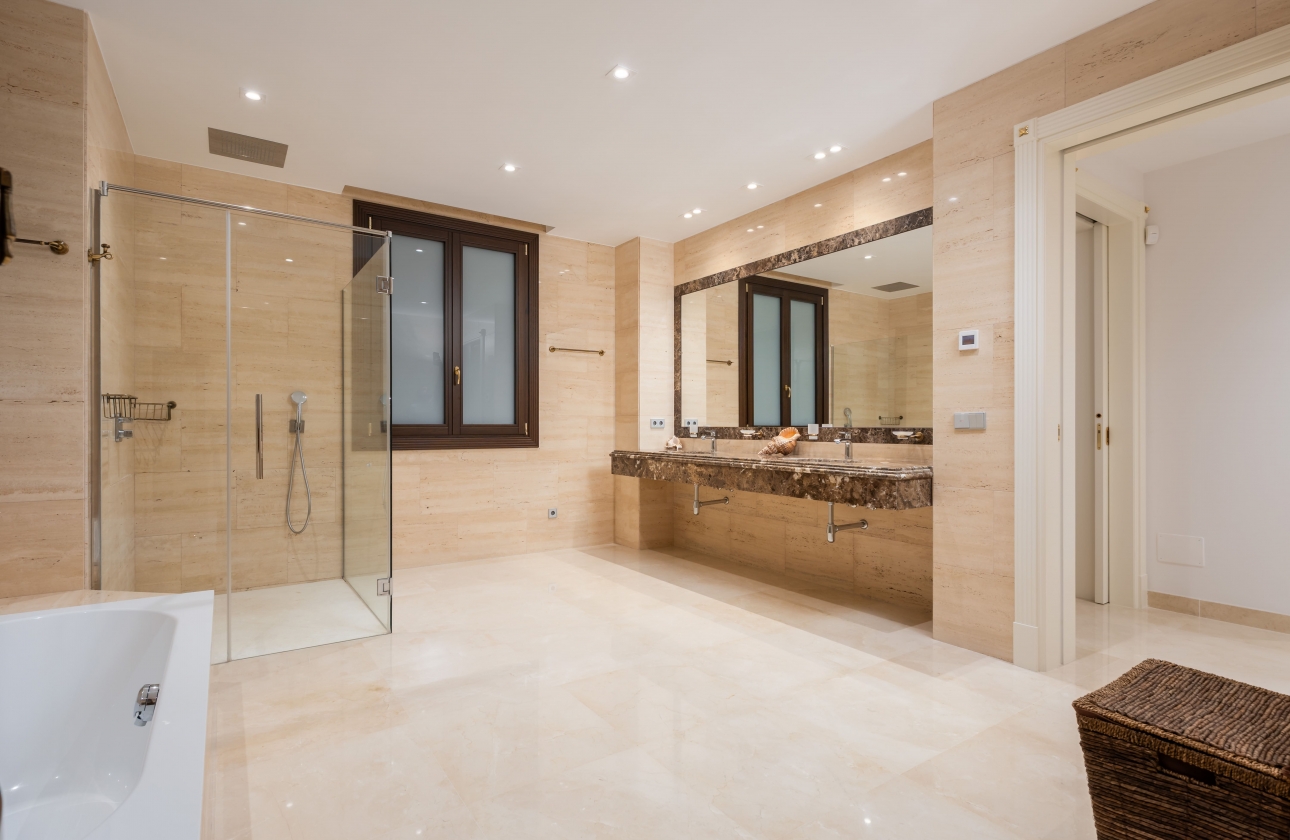 Obra nueva - Villa - Estepona