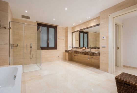 Obra nueva - Villa - Estepona
