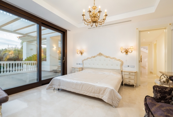 Obra nueva - Villa - Estepona