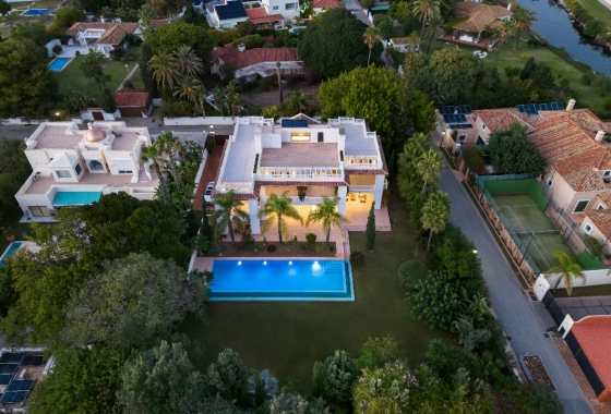 Obra nueva - Villa - Estepona