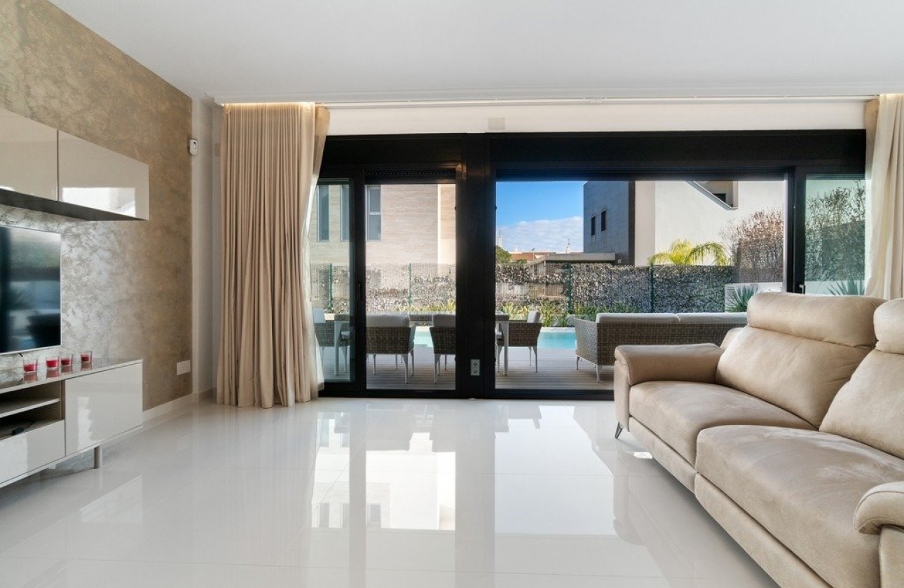 Resale - Villa - Orihuela Costa - Aguamarina