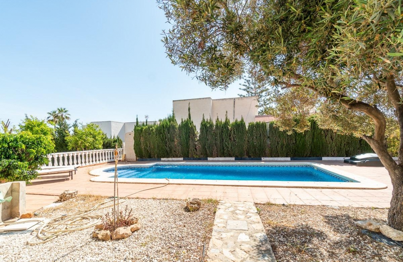 Resale - Villa - Torrevieja - Playa de la mata