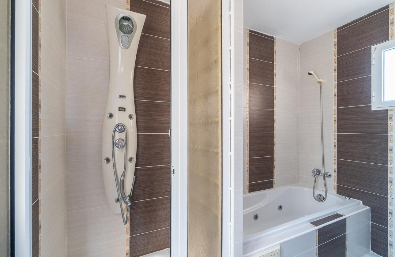 Resale - Villa - Torrevieja - Playa de la mata