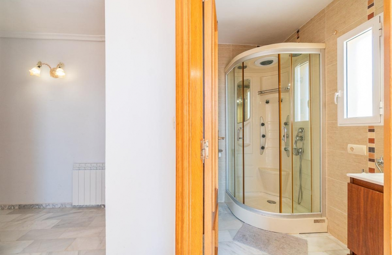 Resale - Villa - Torrevieja - Playa de la mata