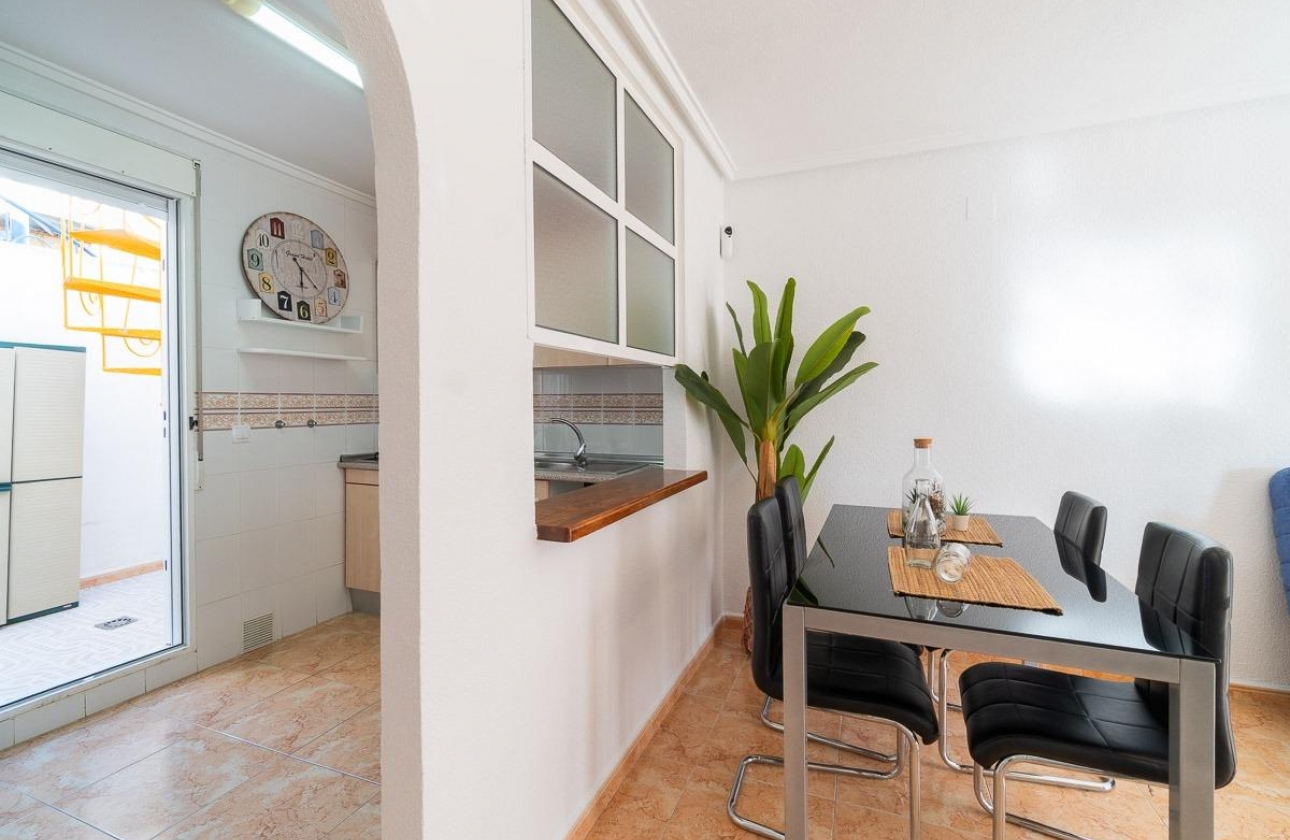 Resale - Villa - Torrevieja - El limonar