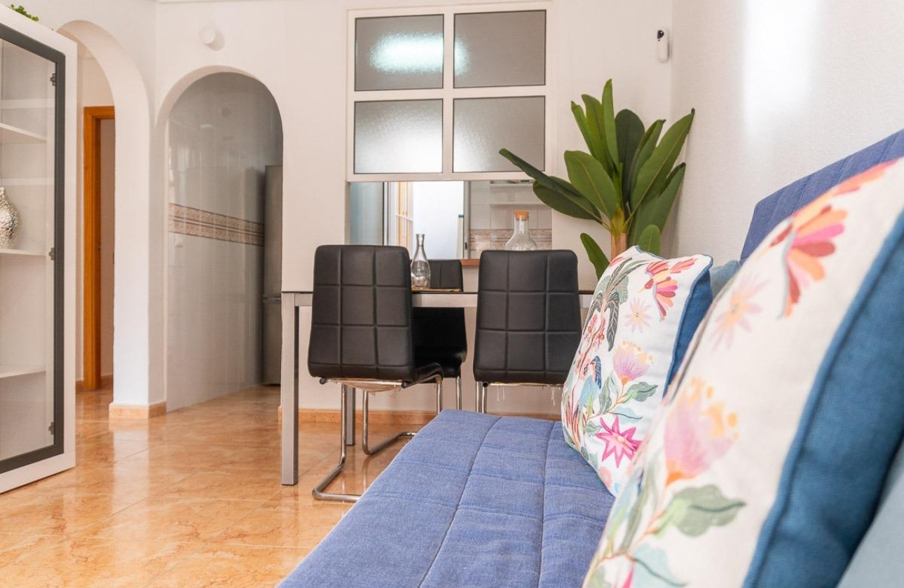 Resale - Villa - Torrevieja - El limonar