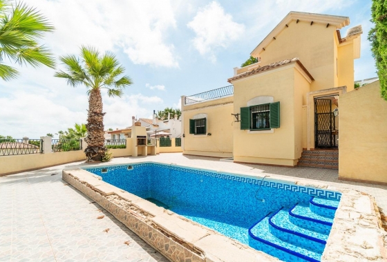 Resale - Villa - Orihuela Costa - Villamartín