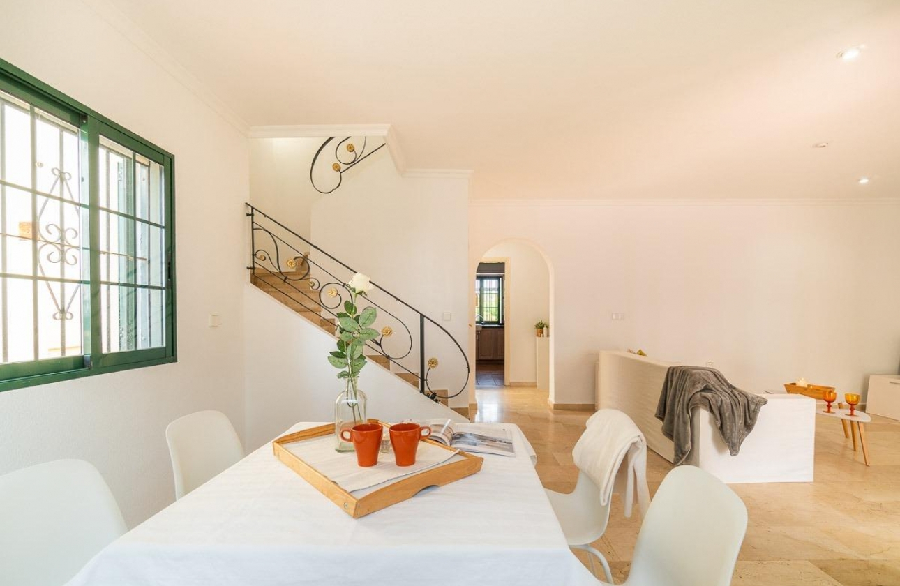 Resale - Villa - Orihuela Costa - Villamartín