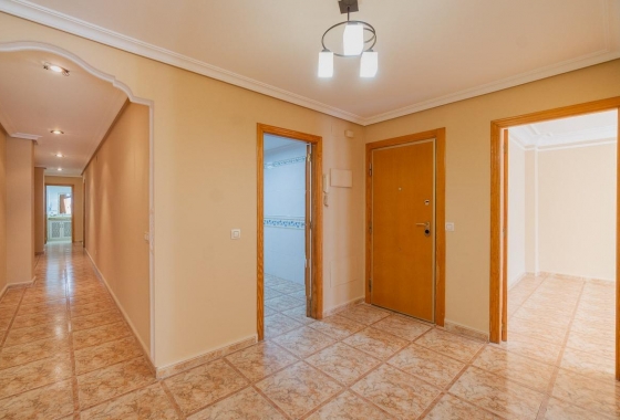 Resale - Apartment - Torrevieja - Centro