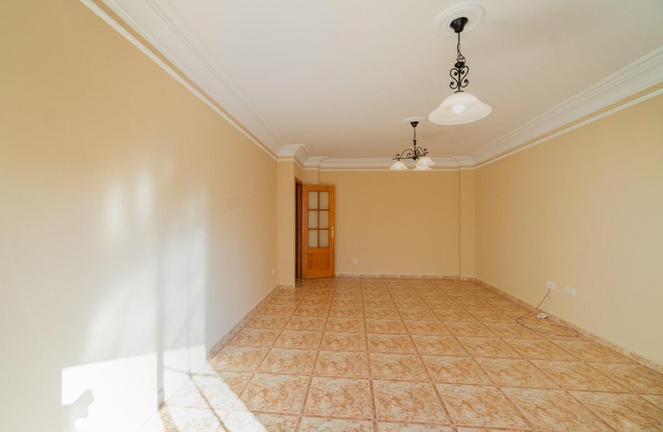 Resale - Apartment - Torrevieja - Centro
