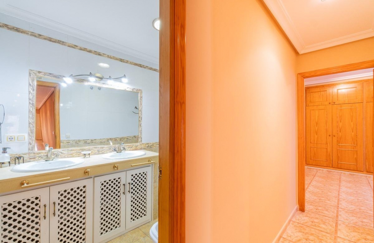 Resale - Apartment - Torrevieja - Centro