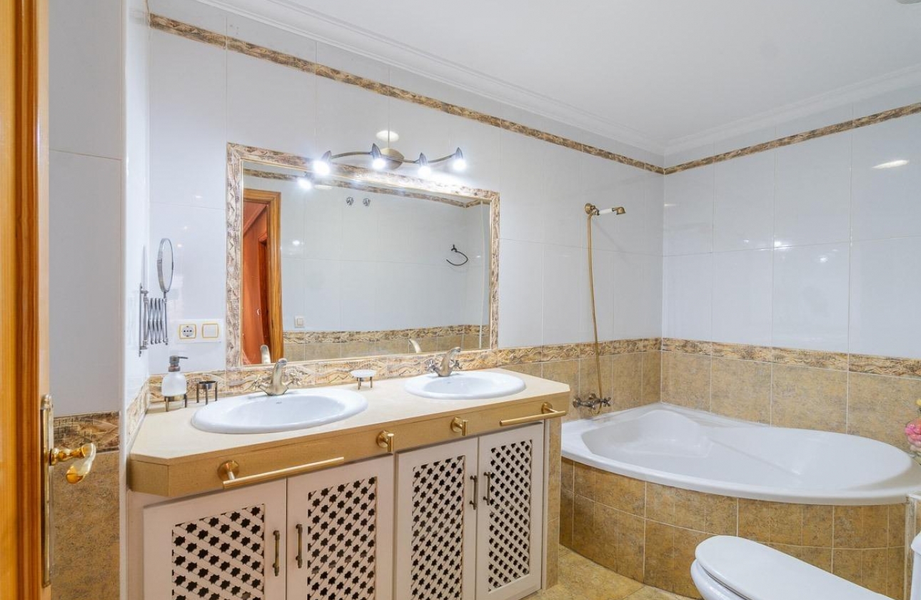 Resale - Apartment - Torrevieja - Centro